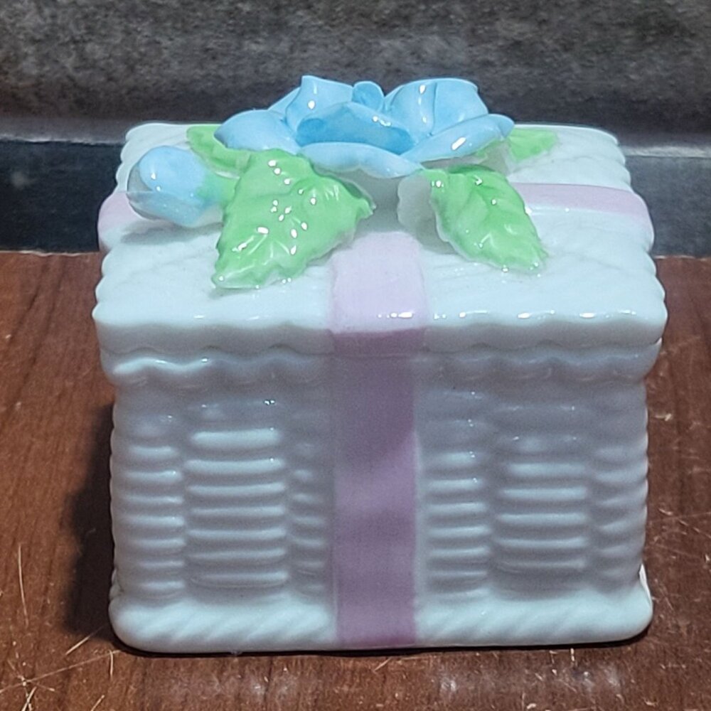 Vintage Mini Porcelain Trinket Box White Basket Weave Pattern Rose Lid